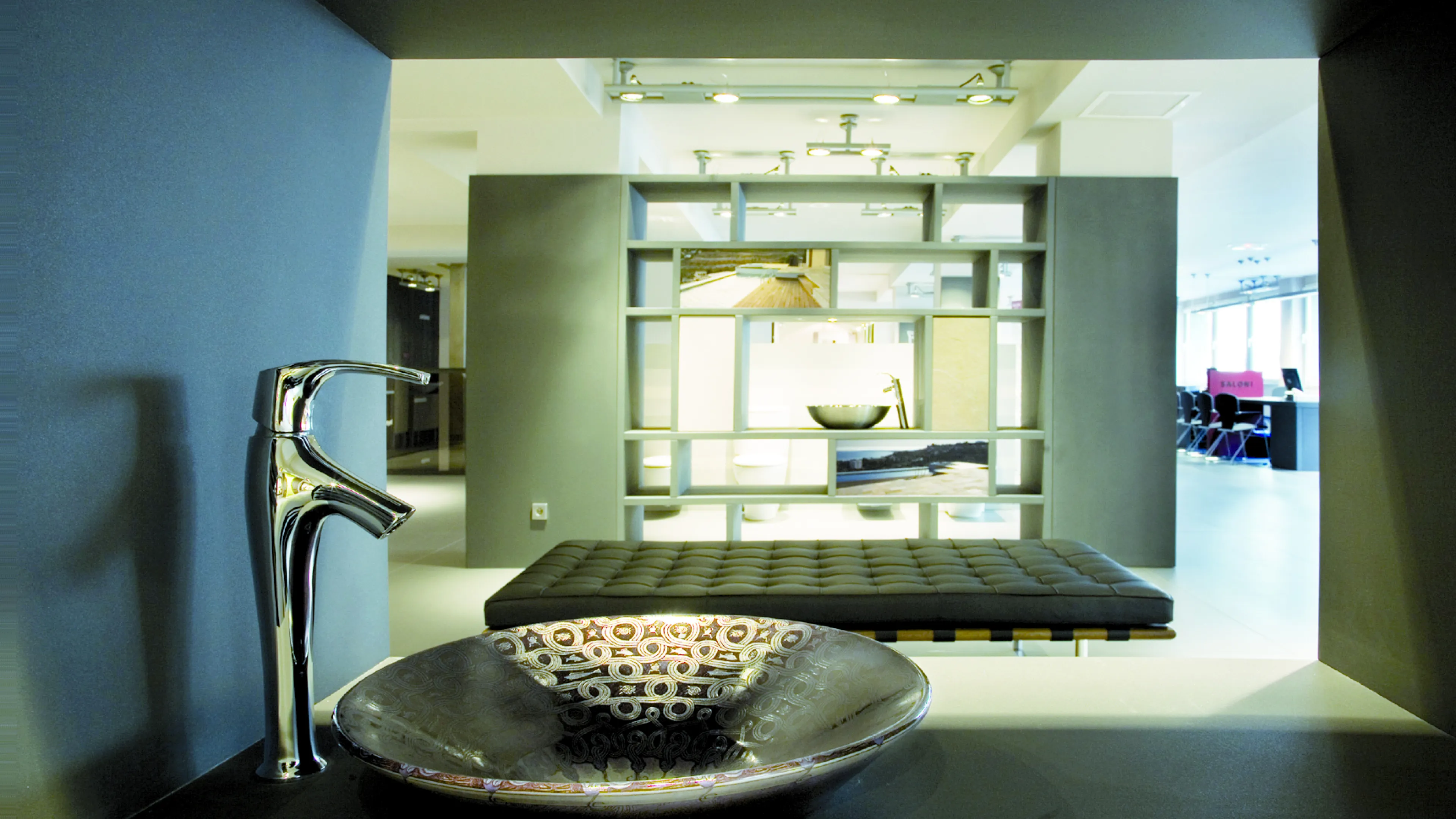 01-Aménagement-Showroom-Saloni-Architecture-Interieur-ruedufaubourgsthonore-Carrelage-Atela-Architectes-2_0_0