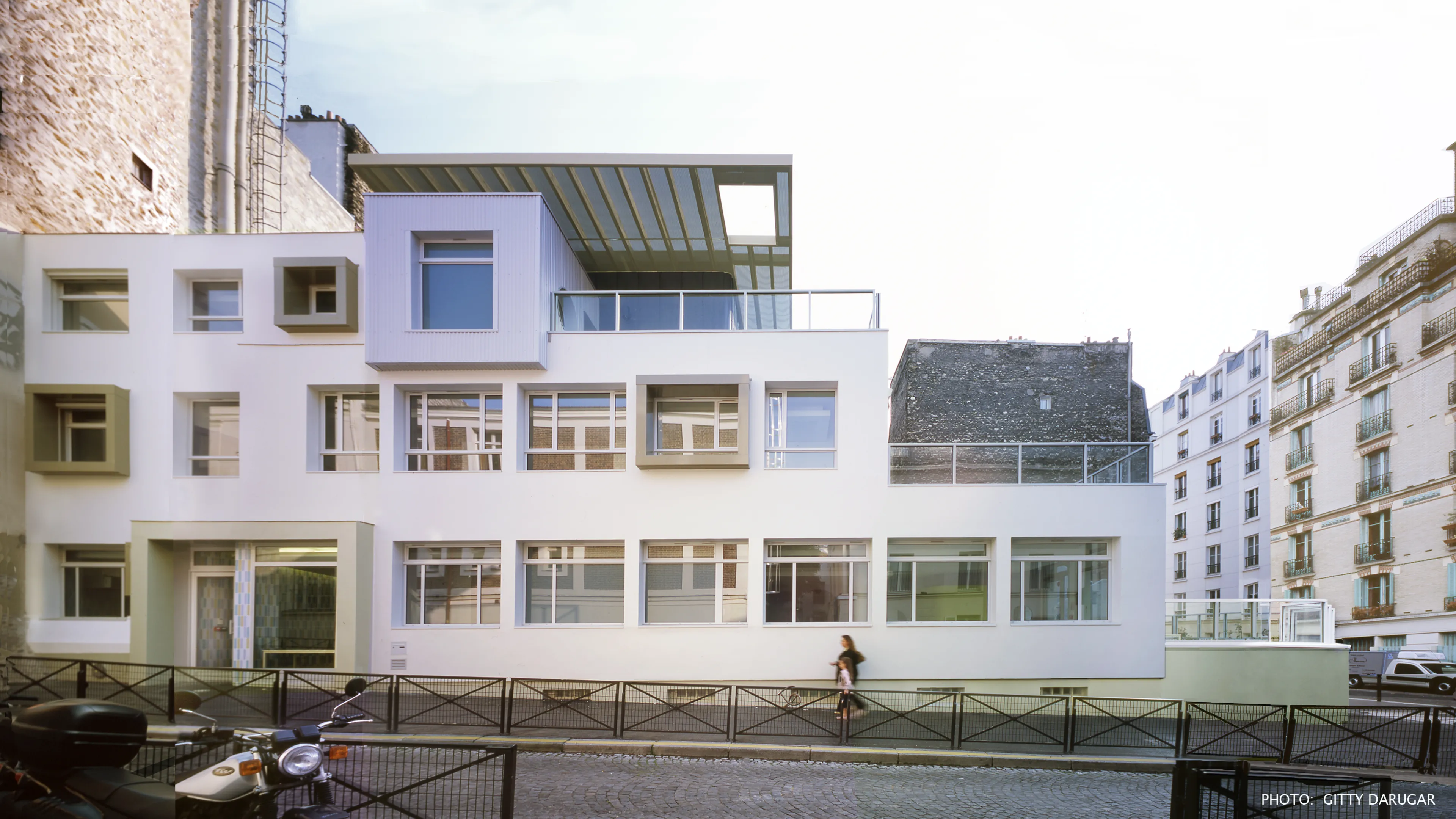01-Rehabilitation-Extension-Restructuration-livre-2007-creche-lecomte-petite-enfance-Mairie-de-Paris-Atela-Architectes_0