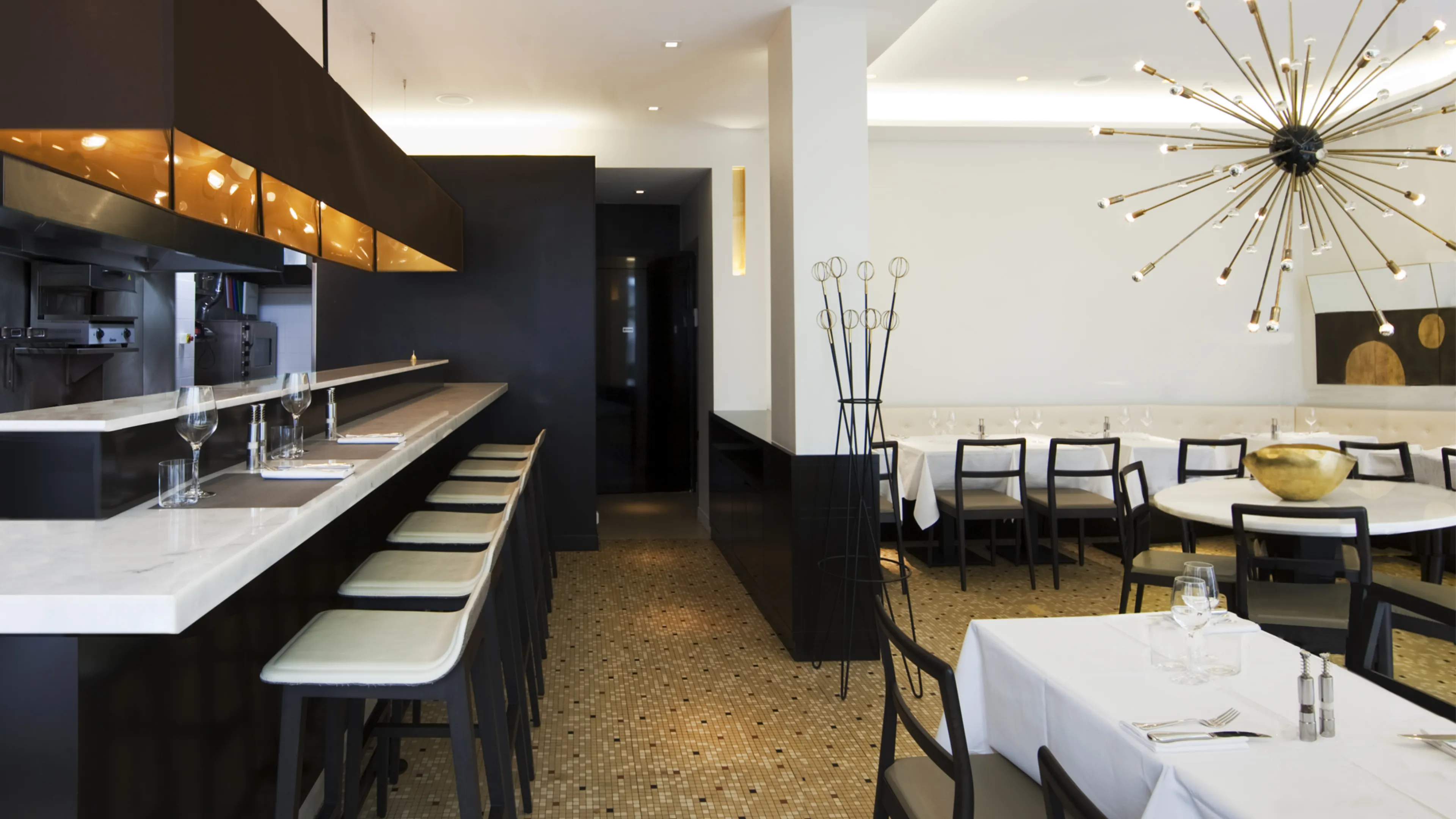 02-Bar-Architecture-Interieur-Aménagement-Restaurant-Espagnol-Iperiber-Paris3-Atela-Architectes_1