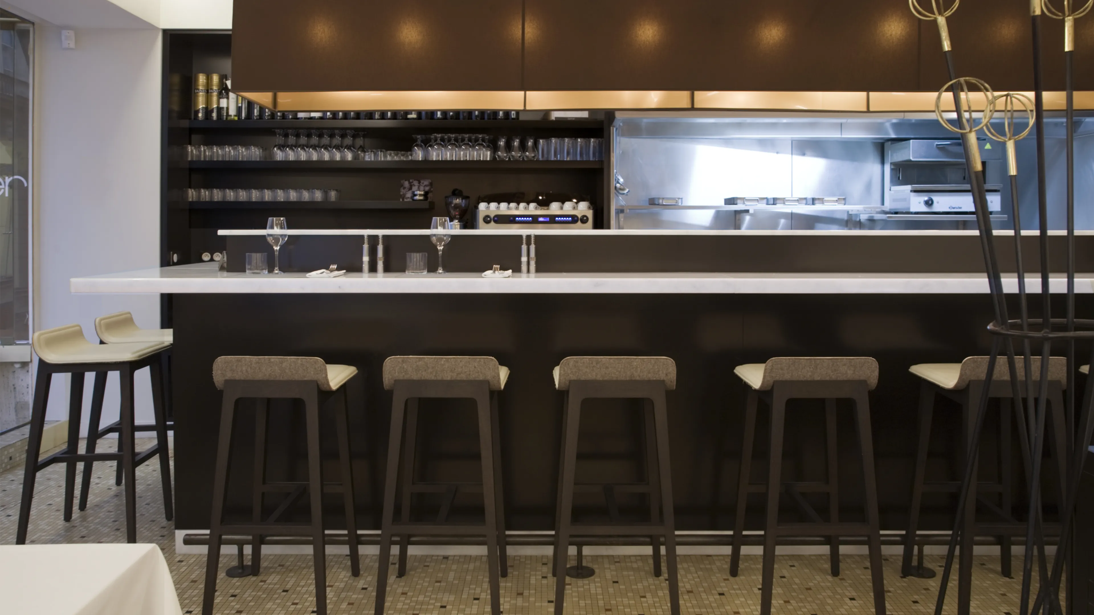 03-Bar-Architecture-Interieur-Aménagement-Restaurant-Espagnol-Iperiber-Paris3-Atela-Architectes_1