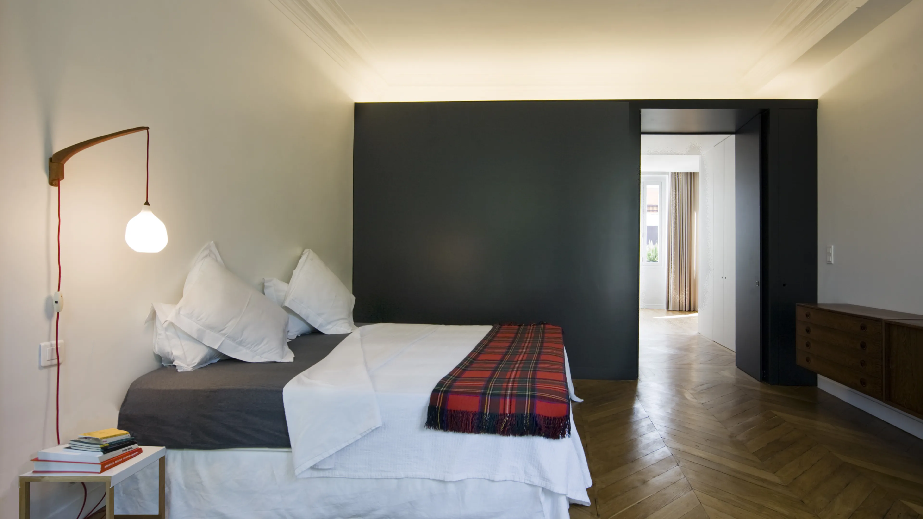 07²-Chambre1-Amenagement-Appartement-Architecture-Interieur-Lumiere-Naturelle-Paris3-Atela-Architectes_0