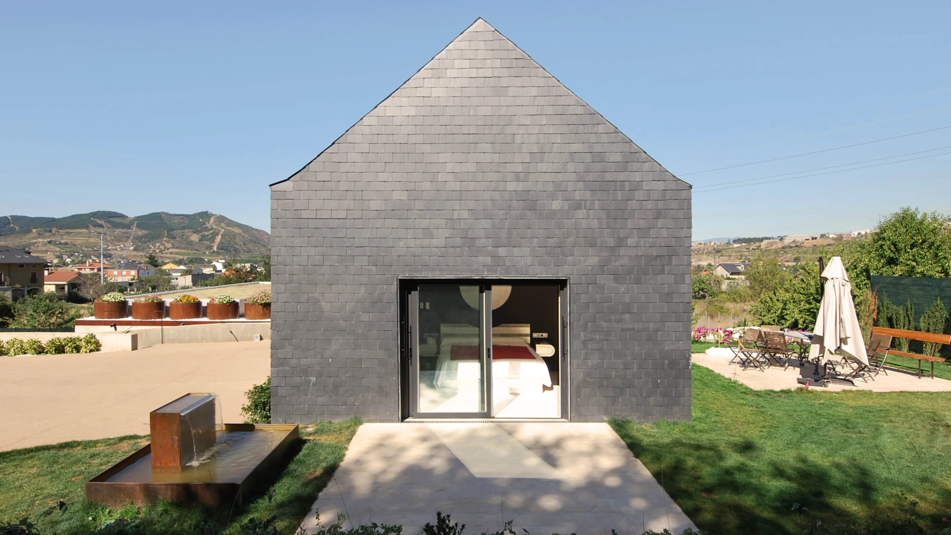 08-Construction-Villa-Ponferrada-Espagne-Piscine-Interieur-Atela-Architectes_0