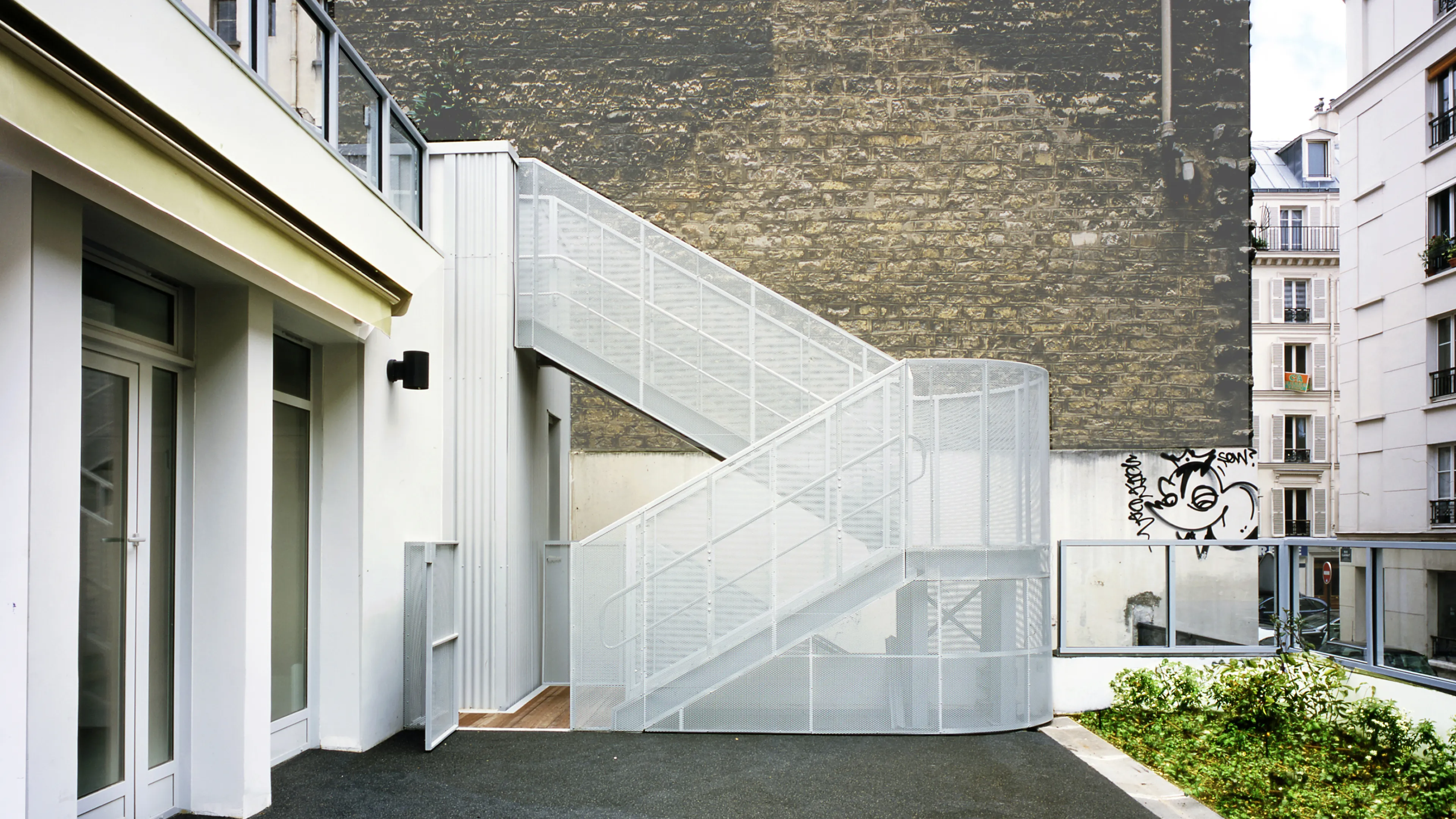 13-Rehabilitation-Extension-Restructuration-livre-2007-creche-lecomte-petite-enfance-Mairie-de-Paris-Atela-Architectes-2_0