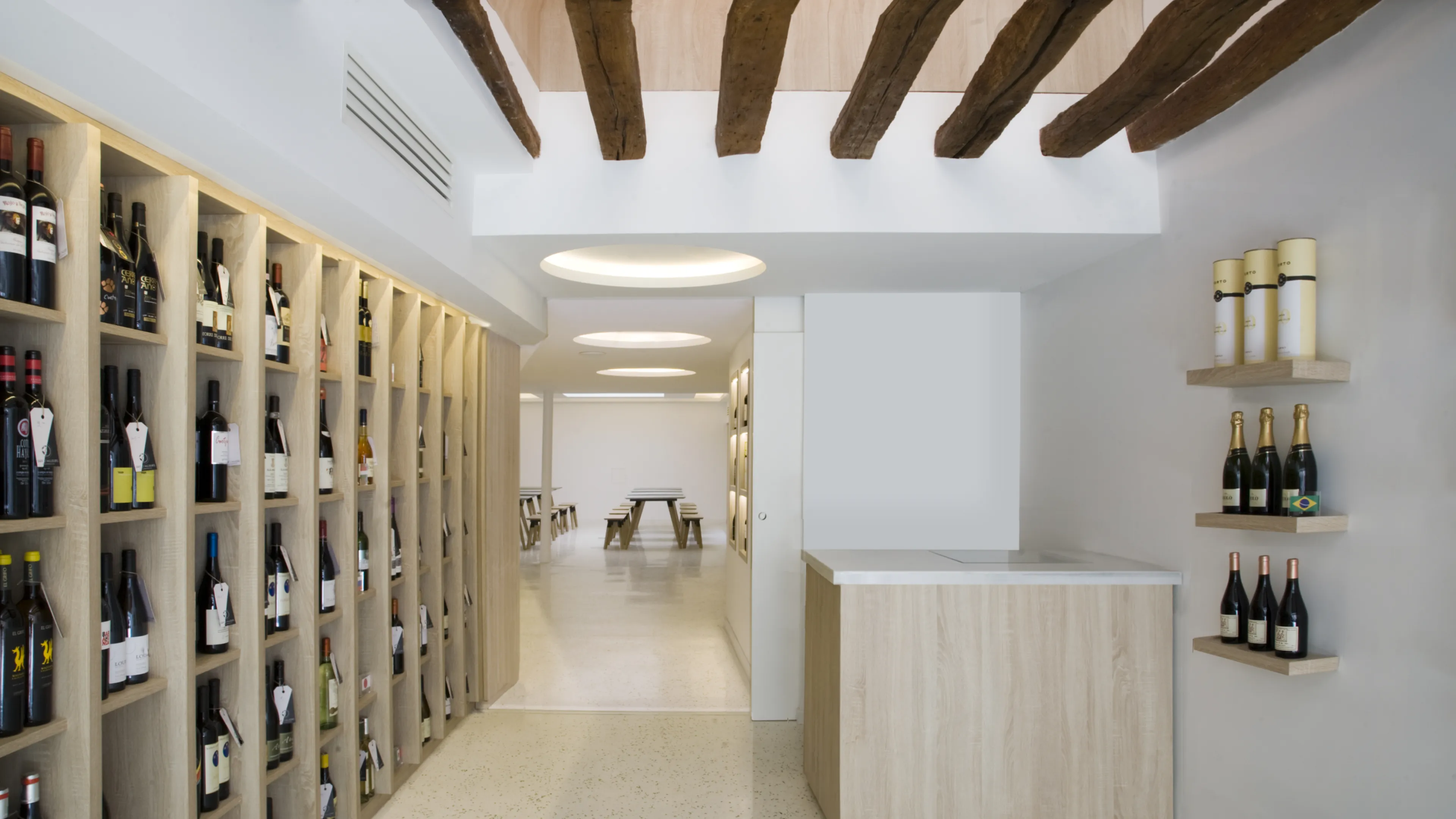 01-Bar-Cave-a-Vin-Architecture-Interieur-Aménagement-Salle-de-Reception-Soif-D'Ailleurs-Paris3_2