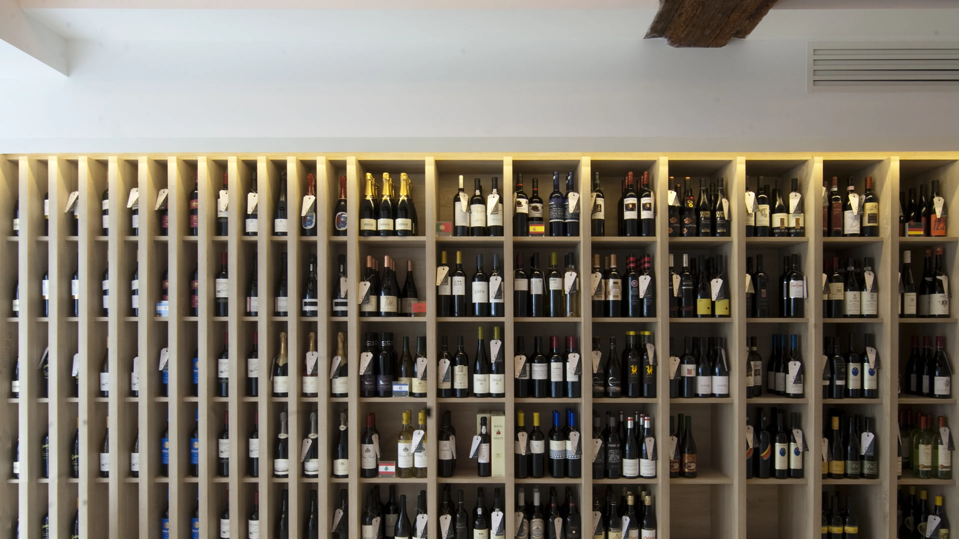 02-Bar-Cave-a-Vin-Architecture-Interieur-Aménagement-Salle-de-Reception-Soif-D'Ailleurs-Paris3_1_0