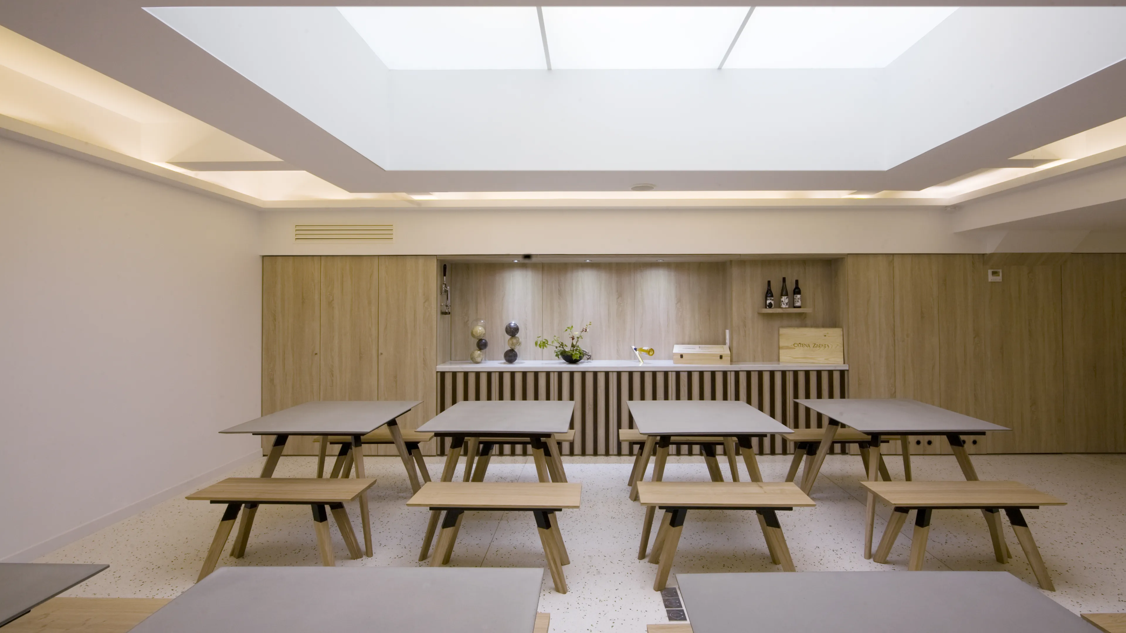 05-Bar-Cave-a-Vin-Architecture-Interieur-Aménagement-Salle-de-Reception-Soif-D'Ailleurs-Paris3_0