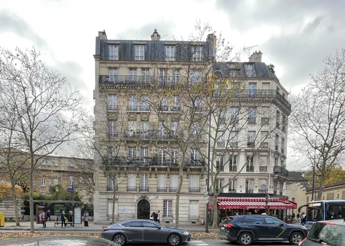 image frontale de l'immeuble à réhabiliter